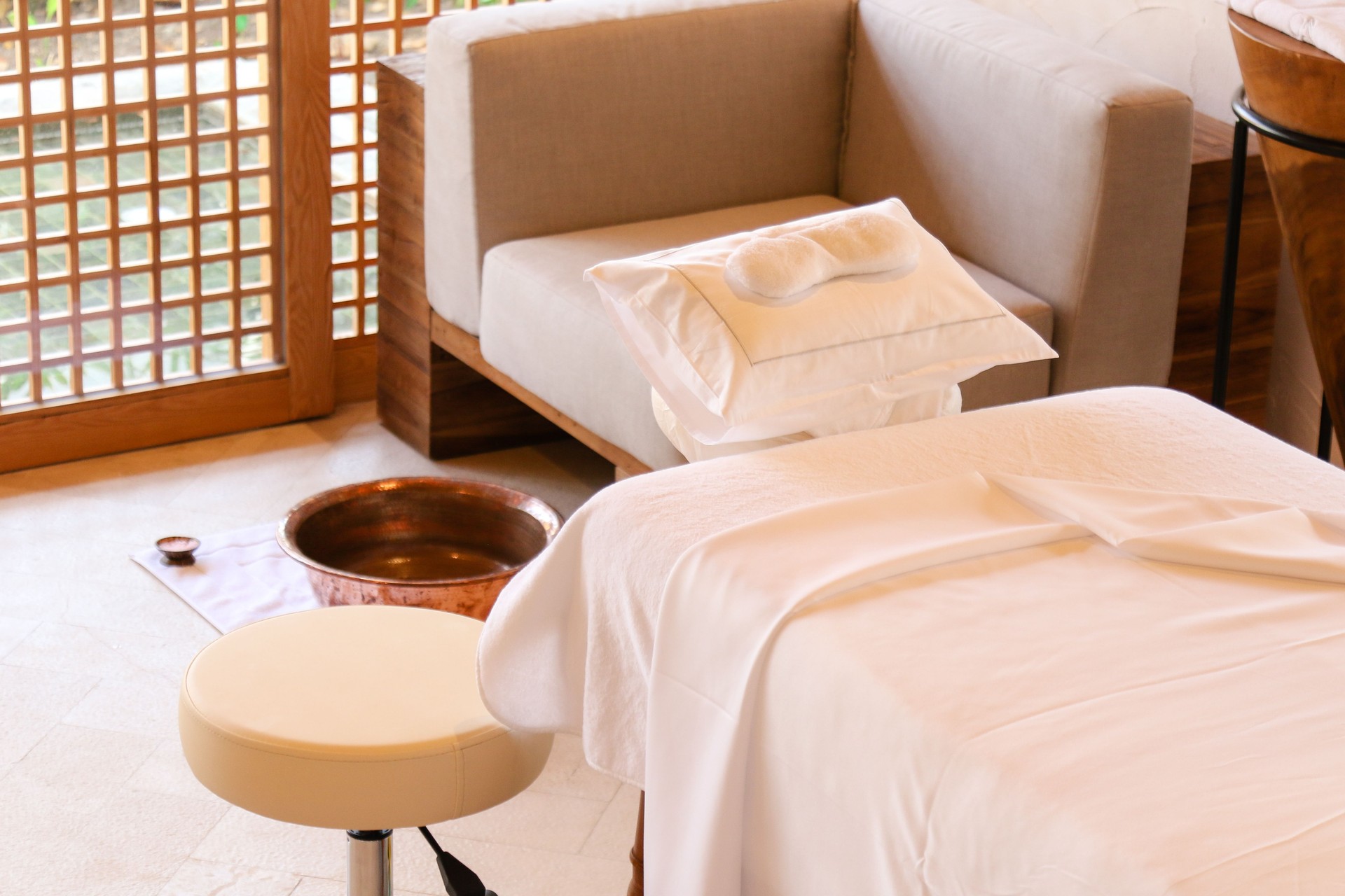 Wellness Spa Treatment room in luxury Asia Spa in Maldives Resort with massage therapy beds